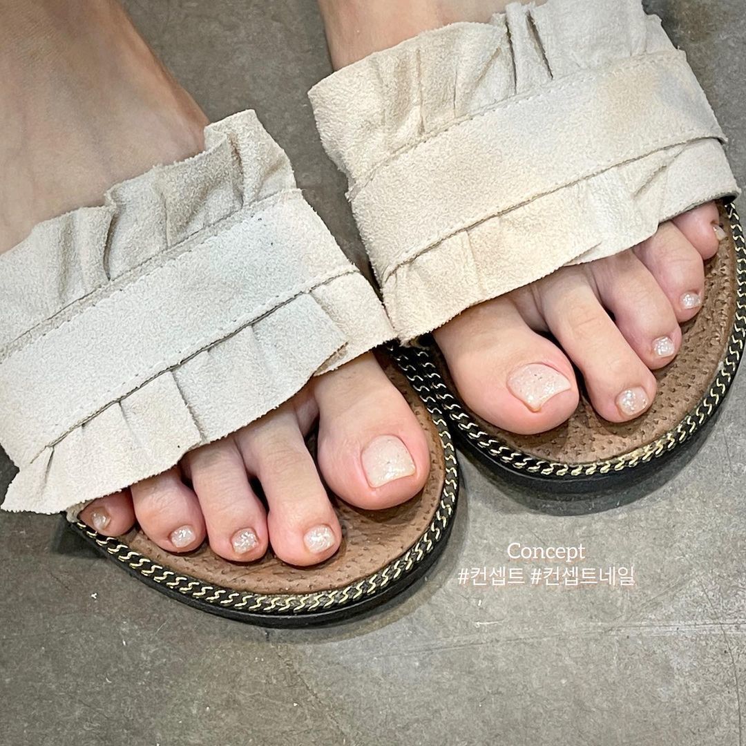 Yuqi Feet